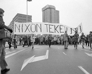 102271 Afbeelding van de demonstratie tegen de oorlog in Vietnam op het Westplein te Utrecht.